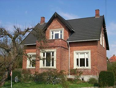 Huset, som det så ud i begyndelsen af vores tid på Bregnevej.